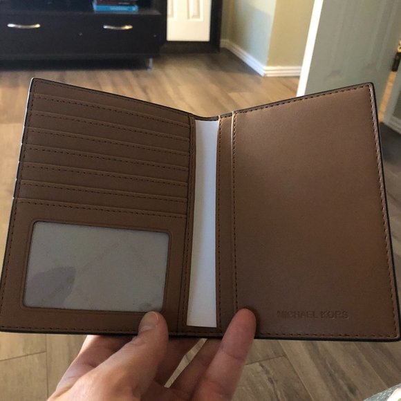 bedford travel medium logo stripe passport wallet